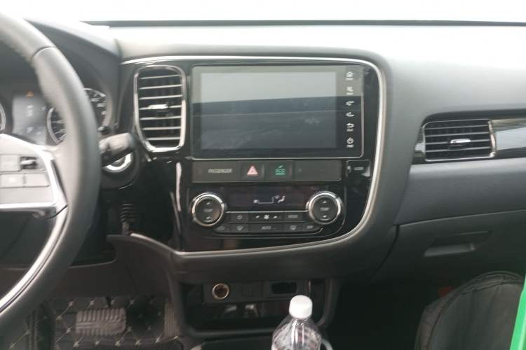 Used Mitsubishi Outlander 2019 2.0L Two-Wheel Drive Comfort Edition 5 Seats China V Standard