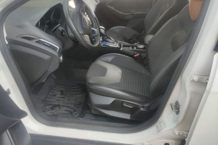 Used Ford Focus 2017 Sedan 1.6L Automatic Fashion Edition Smart Drive Version
