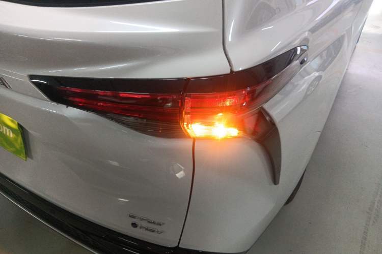 Used Toyota Granvia 2024 2.5L Hybrid Prestige PLUS Four-Wheel Drive Version
