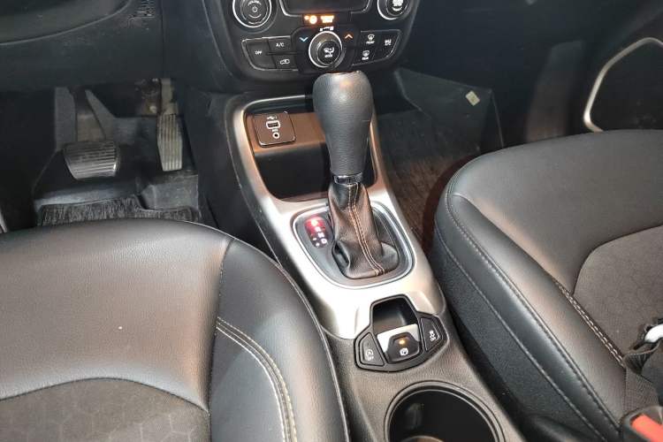 Used  Compass 2019 220T Automatic Enjoyment Version
