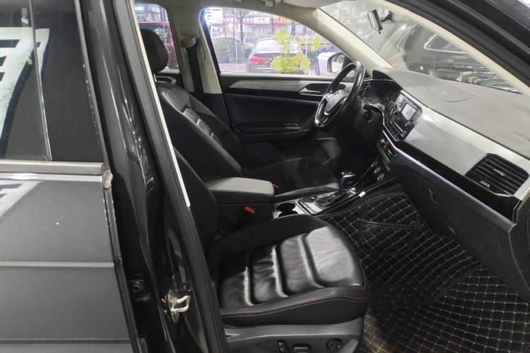 Used Volkswagen Tayron 2019 330TSI Two-Wheel-Drive Luxury Version China V Emission Standard
