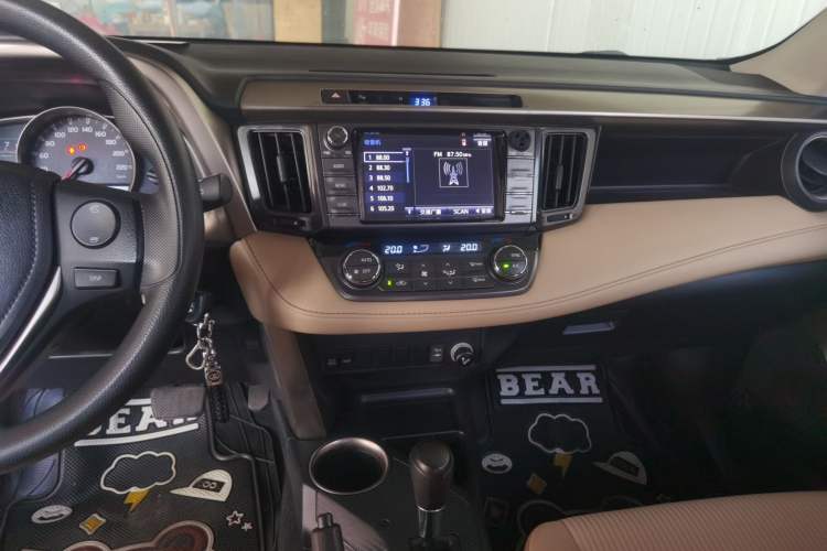 Used Toyota RAV4 2015 2.0L CVT Two-Wheel Drive Fashion Edition