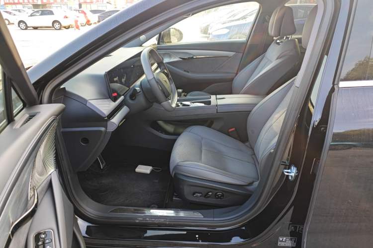 Used VOYAH PASSION 2024 PHEV Four-Wheel Drive Ultra-Long Range Executive Edition
