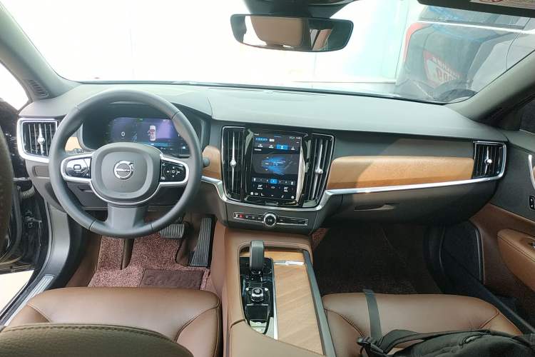 Used Volvo S90 2024 B5 Zhiyi Luxury Edition
