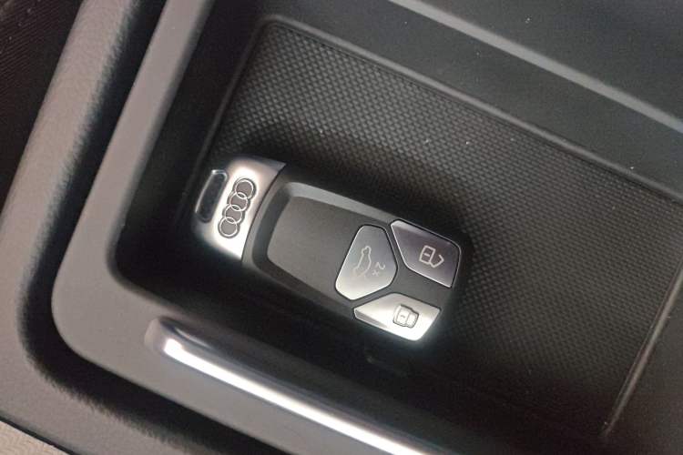 Used Audi Q5L 2023 40T Luxury Dynamic Model
