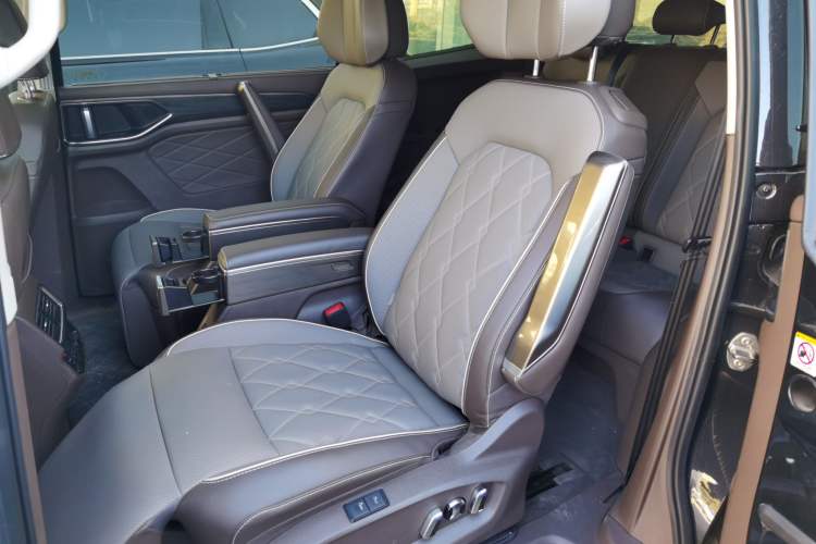 Used Volkswagen Viloran 2024 380TSI Premium Edition
