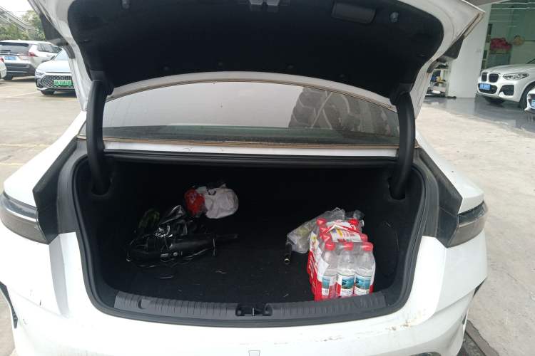 Used BYD Seal 2022 550 km Standard Range Rear-Wheel Drive Prestige Version
