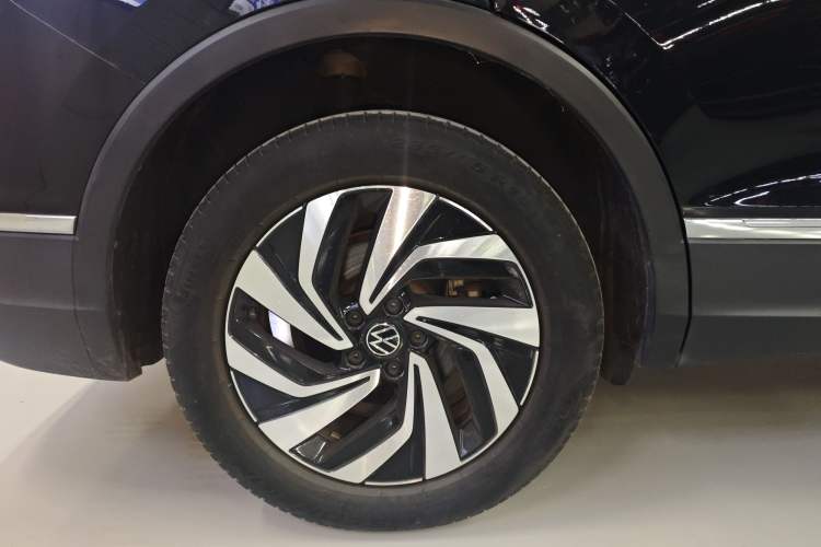 Used Volkswagen Tiguan L 2022 330TSI Automatic Two-Wheel Drive Smart Edition
