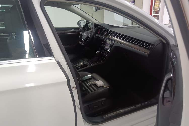 Used Volkswagen Magotan 2018 Facelift 330TSI DSG Luxury Model
