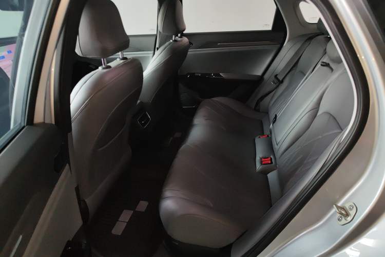 Used  L6 2025 EM-i 140km Starship Edition
