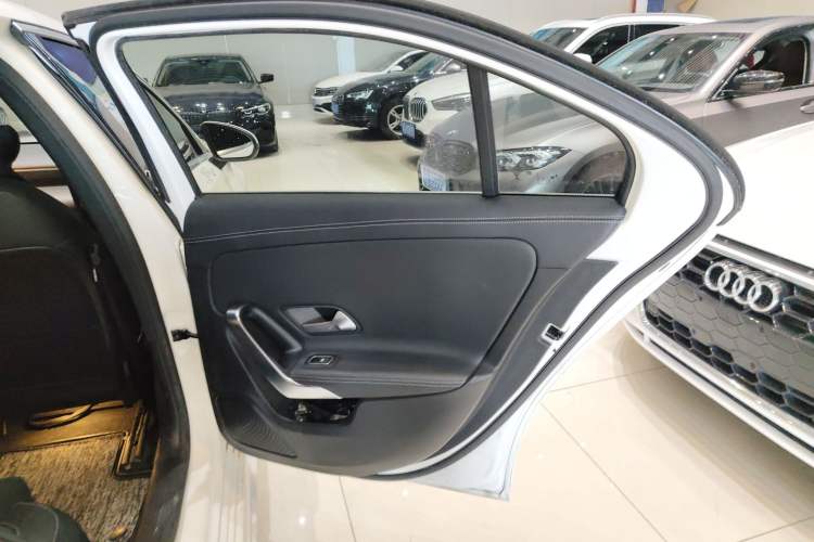 Used Mercedes-Benz A-Class 2020 Restyled A 200 L Sport Sedan Fashion Version
