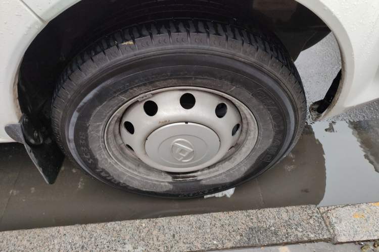 Used SAIC MAXUS Xintu V80 2024 Aotong Value Edition 6MT Long-Wheelbase Mid-Roof Model with 127 Ps Available in 6/7/8/9-Seater Configurations