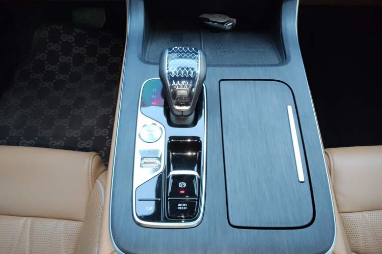 Used GAC Trumpchi GS8 2024 Linghang Series 2.0 TGDI Two-Wheel Drive Luxury Smart Connectivity Version