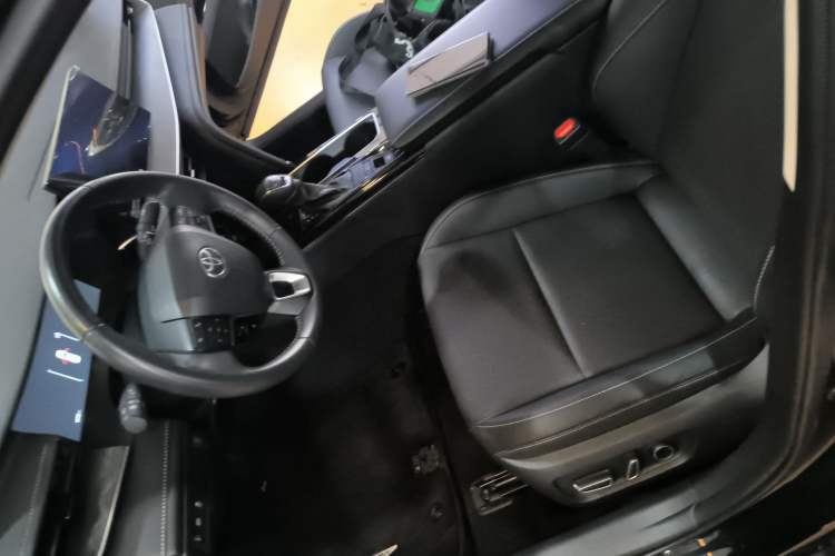 Used Toyota Camry 2024 Dual-Motor 2.0 HG Premium Edition
