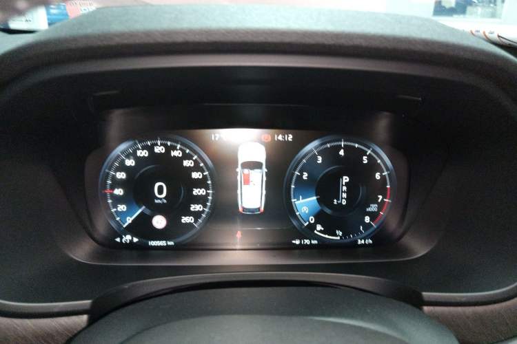 Used Volvo V90 2017 Cross Country T5 AWD Smart Range Edition
