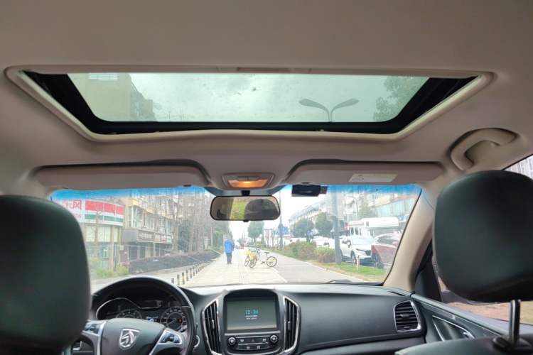 Used Baojun 560 2016 1.8L iAMT Luxury Model
