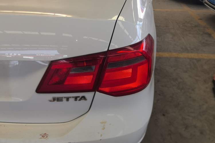 Used Volkswagen Jetta 2013 1.6L Automatic Fashion Model
