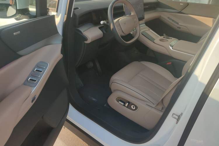 Used XPeng X9 2025 740 Ultra-Long Range Max
