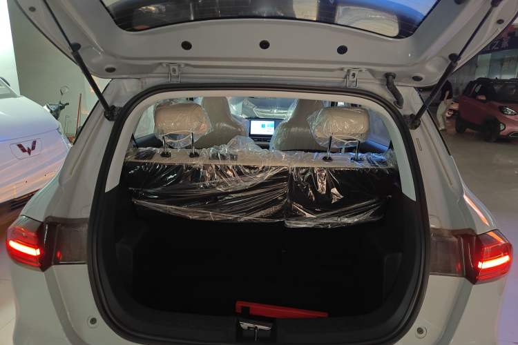 Used Wuling Bingo PLUS 2024 330 km Range Five-Seater Version
