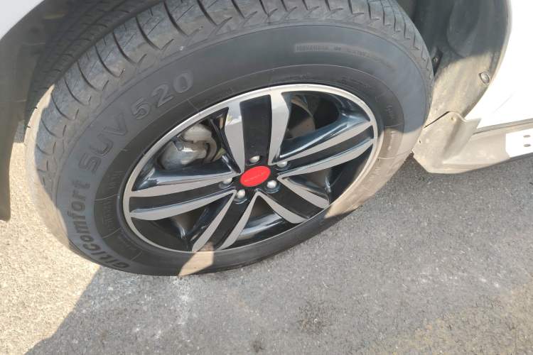 Used Geely Auto GX7 2015 Sports Edition 2.0L Automatic Luxury Upgrade Version China V Standard