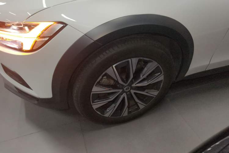 Used Volvo V90 2023 Cross Country B5 AWD Smart Range Edition