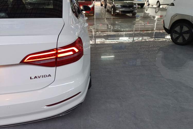 Used Volkswagen Lavida 2019 1.5L Automatic Comfort Edition China VI Standard
