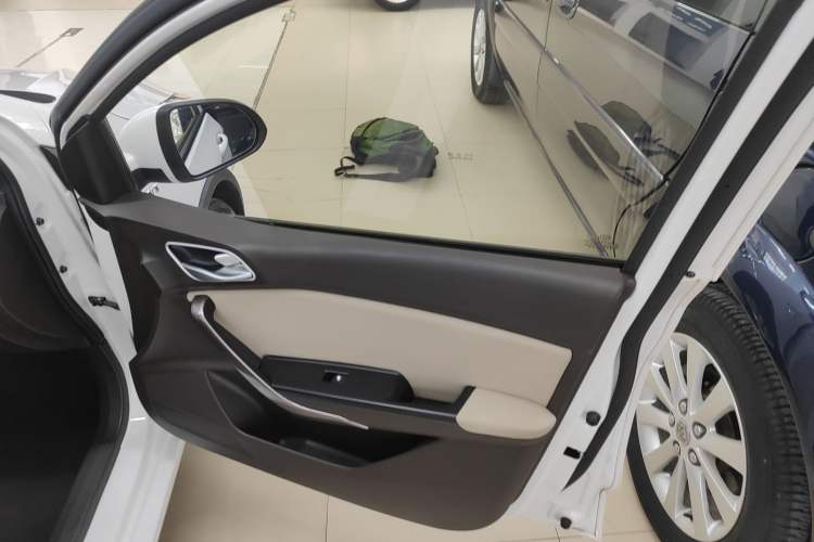 Used Baojun 310W 2017 1.5L Manual Comfort Version China VI Emission Standard
