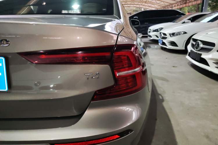 Used Volvo S60 2020 T4 Zhiyi Luxury Edition