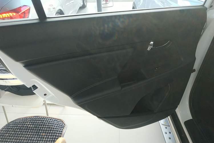 Used Kia Sportage R 2015 2.0L Automatic Two-Wheel Drive DLX Model