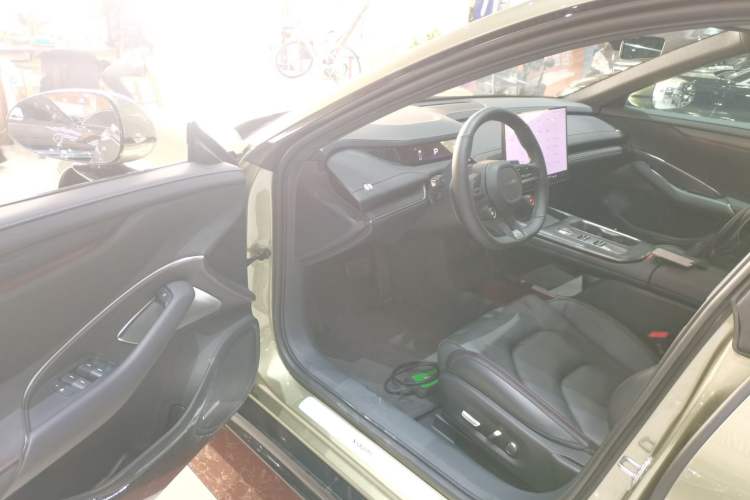 Used  SU7 2024 Rear-Drive Long-Range Intelligent Driving Version
