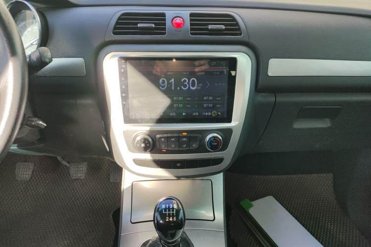 Used  T6 2020 2.0T Diesel Two-Wheel-Drive Elite Version Long Wheelbase China VI Emission Standard HFC4DB2-2E
