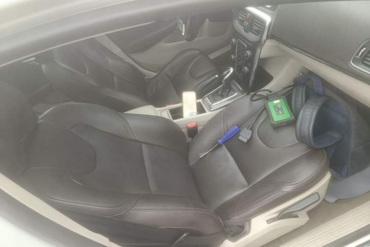 Used Volvo V40 2016 T3 Zhiyi Edition