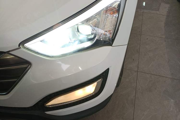 Used Hyundai Santa Fe Classic 2013 3.0L 4x4 Premium Edition 7-Seater Euro IV
