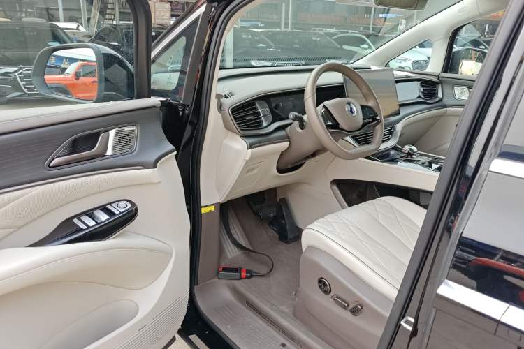 Used Denza D9 2022 DM-i 970 Four-Wheel Drive Flagship Model