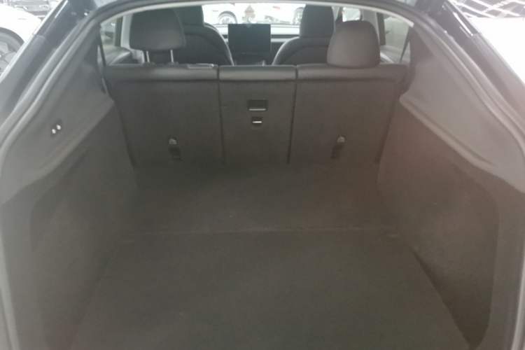 Used Tesla Model Y 2025 Rear-Wheel-Drive Version
