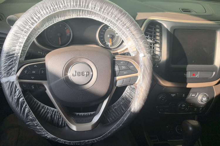 Used  Cherokee 2017 2.0L Superior Edition