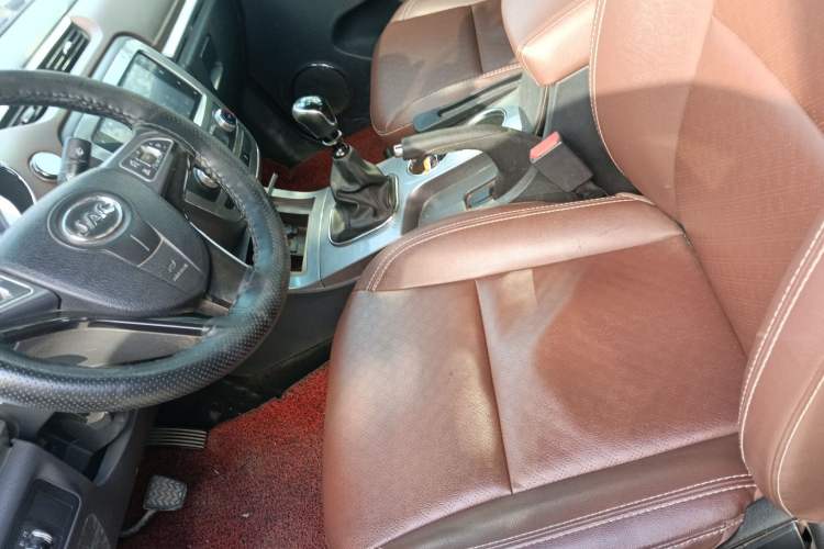 Used JAC T8 2018 2.0T Diesel Two-Wheel Drive Luxury Trim with Dual HFC4DB2-1D
