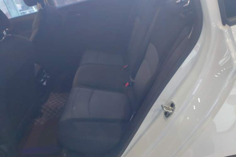 Used Roewe i5 2023 1.5L Manual Comfort Edition
