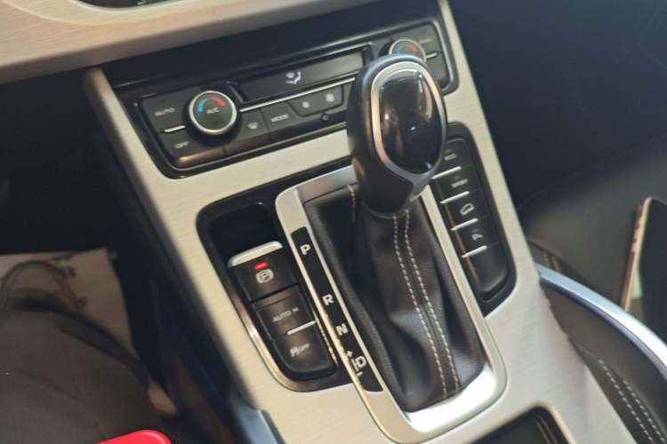 Used Geely Auto Emgrand X7 Sport 2016 1.8TD Automatic ZhiShang Model
