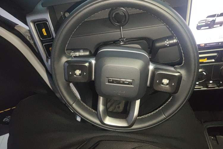 Used  V23 2025 401 Two-Wheel Drive Advanced Edition
