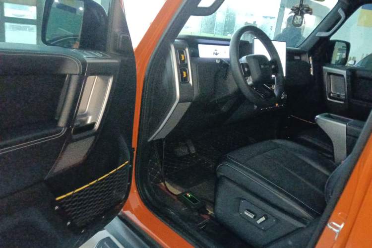 Used  V23 2025 401 Two-Wheel Drive Intelligent Driving Version
