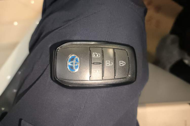 Used Toyota Granvia 2023 2.5L Hybrid Luxury Edition