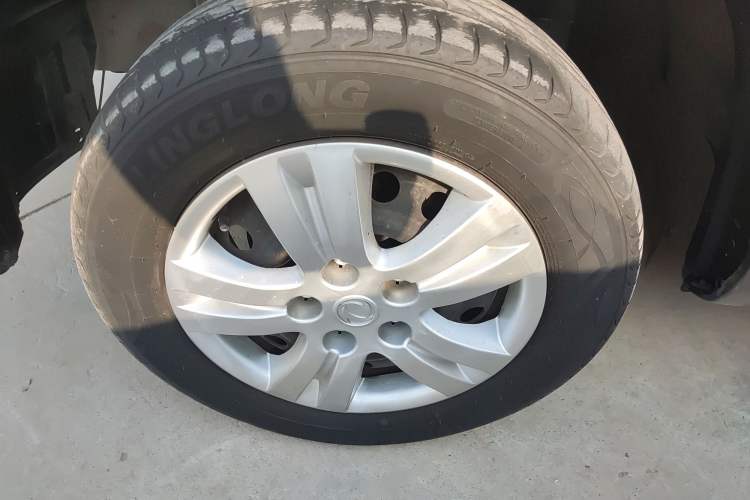 Used FORTHING Lingzhi 2016 V3 1.5L 7-Seater Standard Model China V Emission Standard
