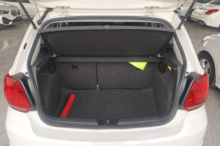 Used Volkswagen Polo 2016 1.6L Automatic Comfort Model