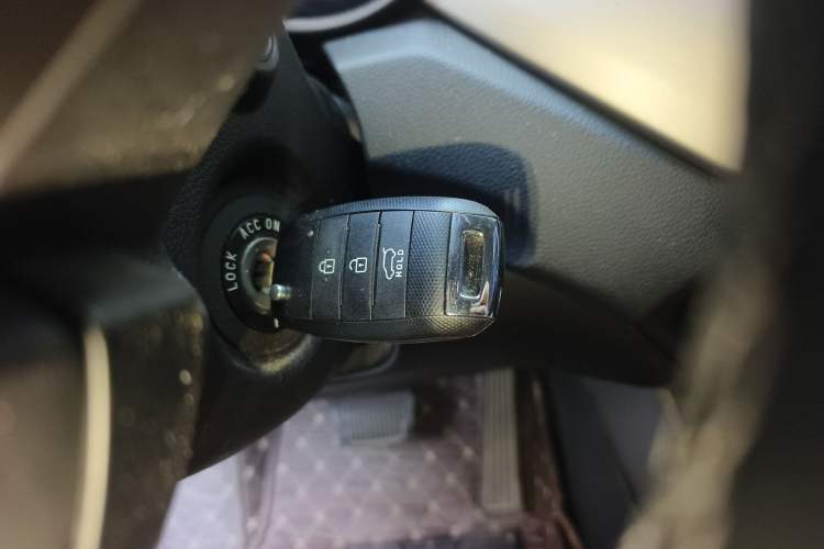 Used Kia Carens 2013 2.0L 7-Seater Automatic Standard Version China IV Standard
