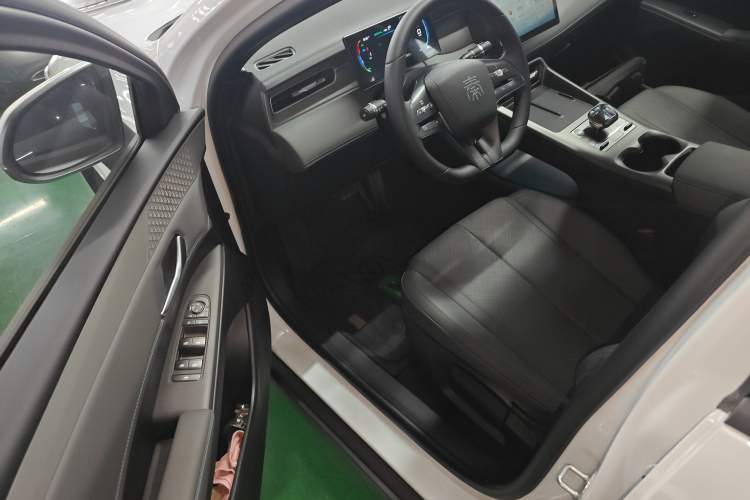 Used BYD Qin PLUS 2025 DM-i Smart Drive 55KM Leading Model
