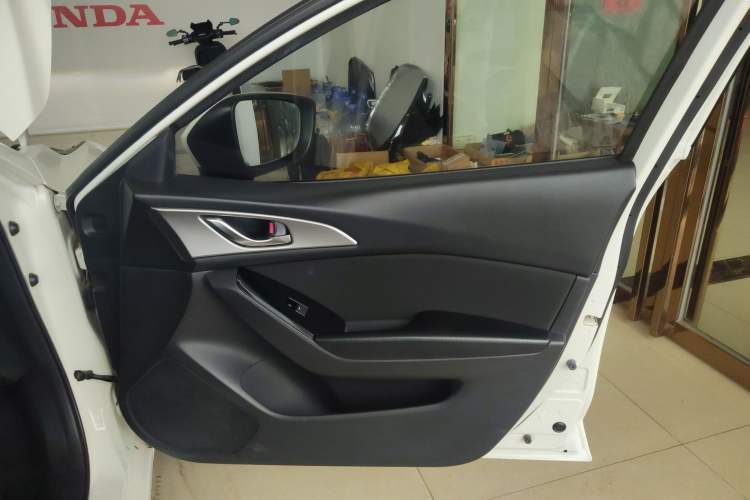 Used Mazda Mazda 3 Axela 2017 Hatchback 2.0L Automatic Luxury Model Emission Standard China V
