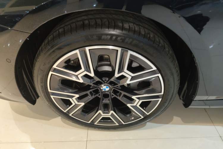 Used BMW 5 Series 2025 530Li Luxury Edition M Sport Package
