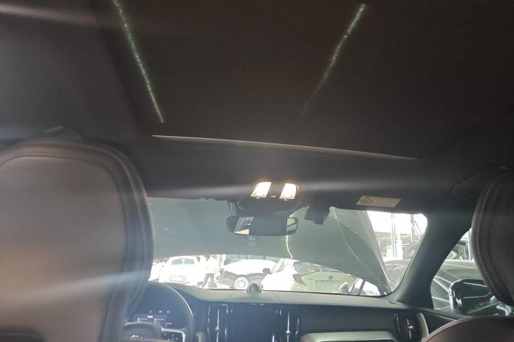 Used Volvo XC60 New Energy 2025 Plug-in Hybrid Long-Range All-Wheel Drive Zhiyuan Extreme Night Black Edition
