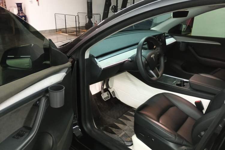 Used Tesla Model Y 2023 Long-Range All-Wheel-Drive Version